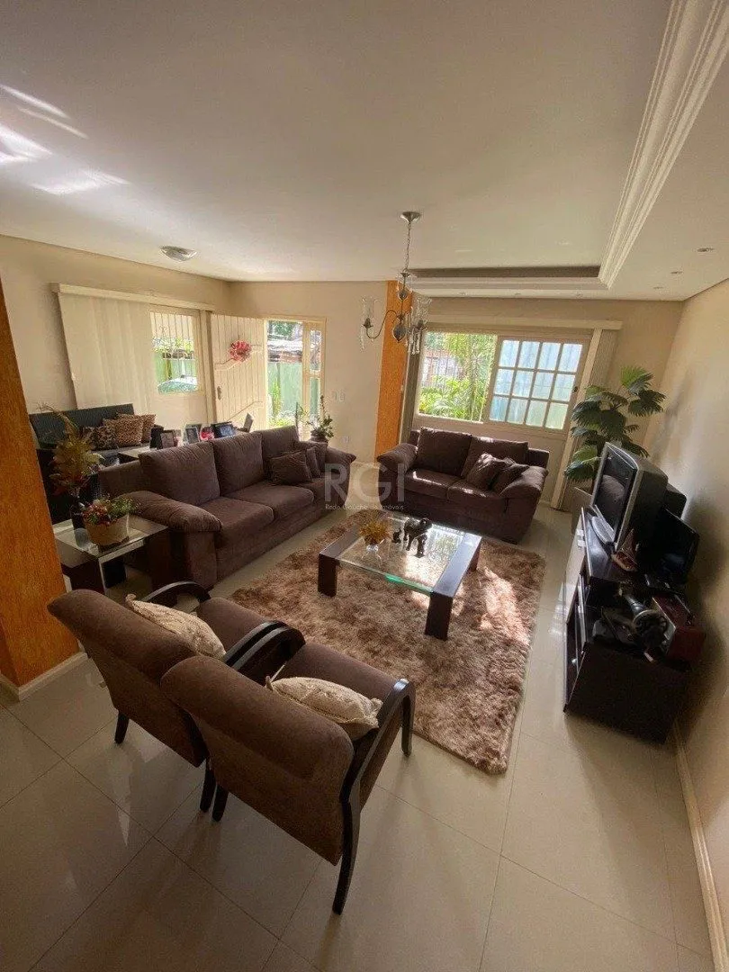 Imagem Casa para Venda - 250m², 3 dormitórios, sendo 1 suites, 2 vagas - Cristal