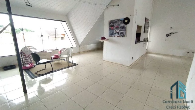 Imagem Casa linda com terreno amplo nos fundos, 03 quartos, ático, Campo Pequeno em Colombo PR