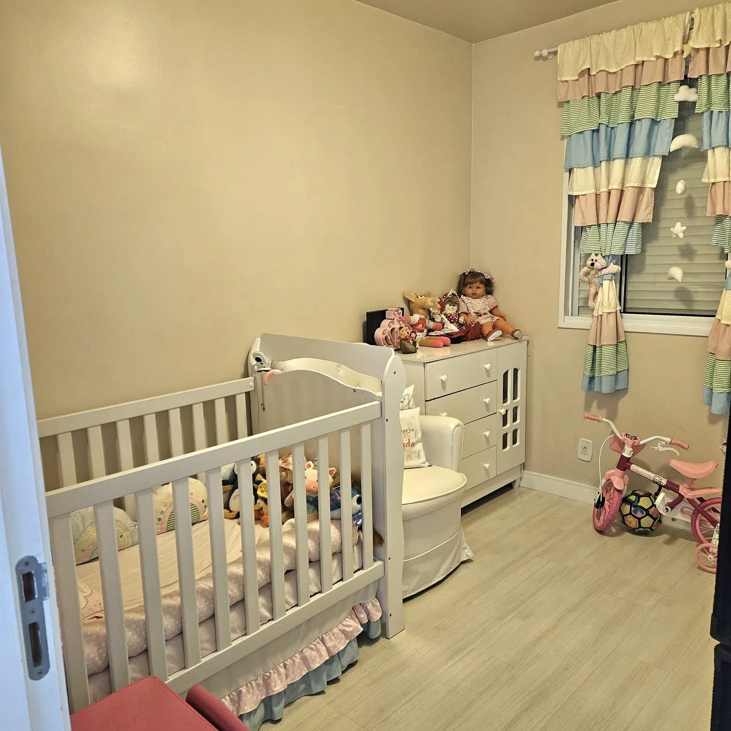 Imagem apartamento de 02 dormitórios com sacada e garagem