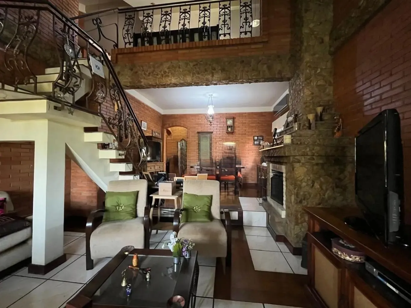 Imagem Casa com 4 quartos e 2 lareiras no bairro Belém Velho