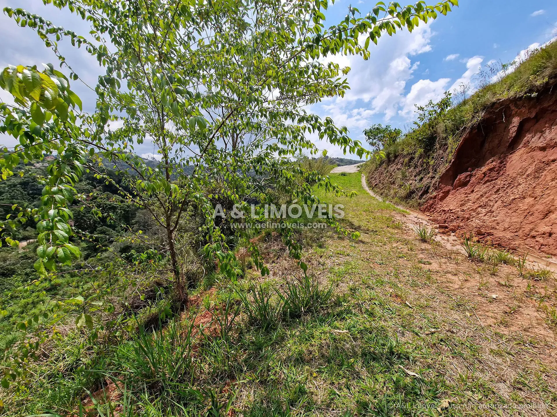 Imagem Terreno no Quintas do Atalaia | Vista para o vale e projeto aprovado