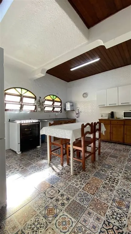 Imagem Sobrado 5 dormitórios 6 vagas no canto do forte