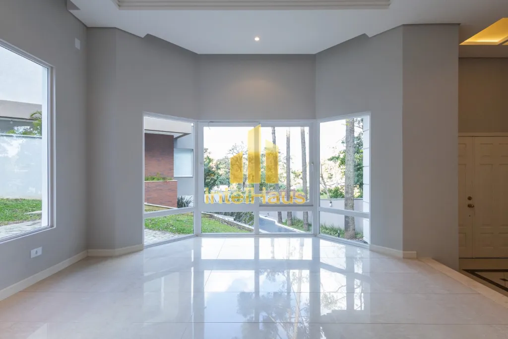 Imagem Esta residência de 487 m² no Campo Comprido é uma oportunidade estratégica para quem busca ampli...