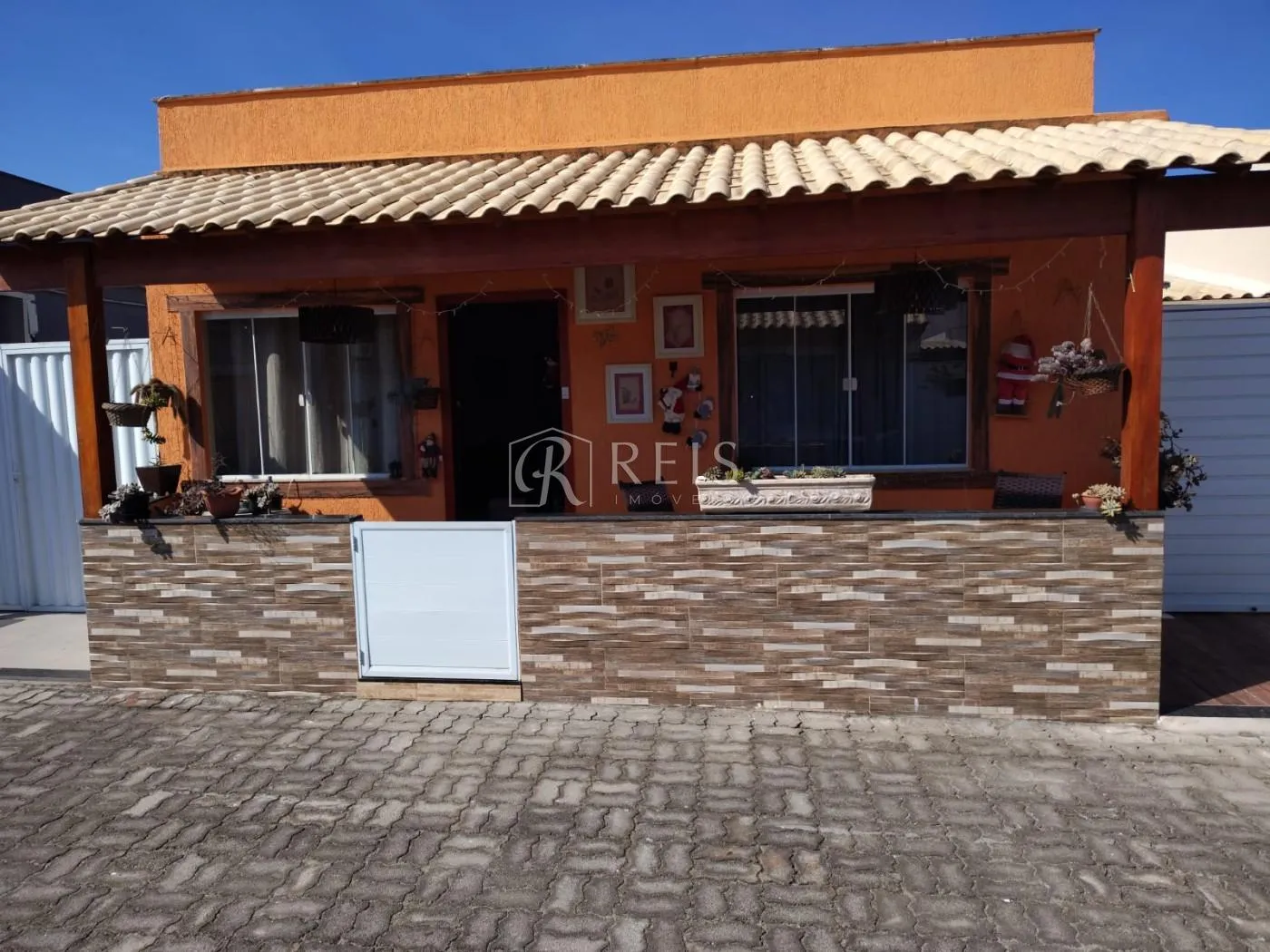 Foto do imóvel Casa para Venda em Rio das Ostras, Chácara Mariléa, 2 dormitórios, 1 suíte, 2 banheiros, 1 vaga em Rua Acerbal Pinto Malheiros, 211 - Chácara Mariléa, Rio das Ostras - RJ