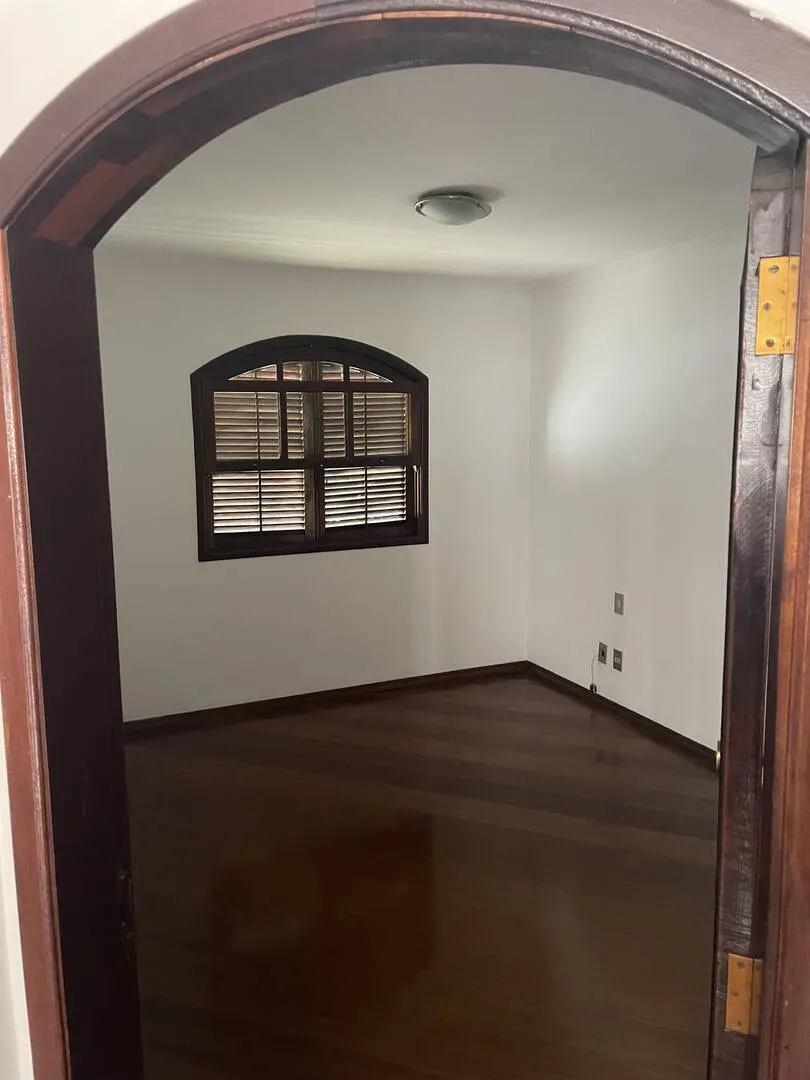 Imagem Casa Vila Fernandes - 308M², 4 Dorms, 1 Suíte, 5 Vagas, Armários.