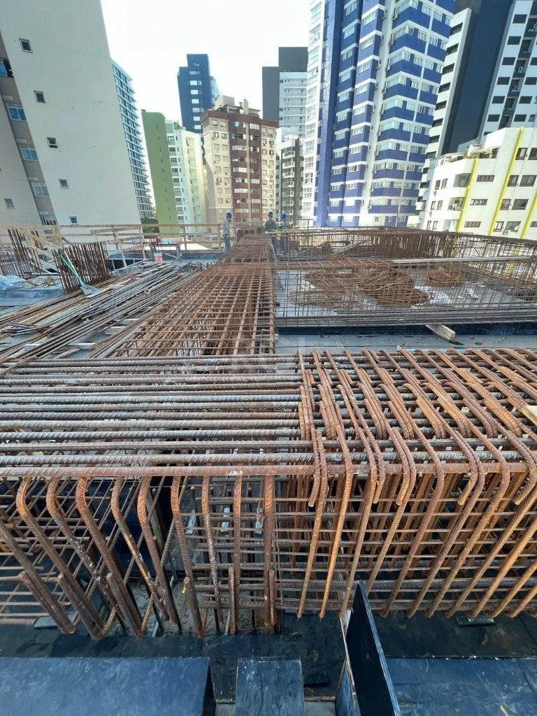 Imagem Apartamento para Venda - 92.82m², 2 dormitórios, sendo 2 suites, 1 vaga - Centro