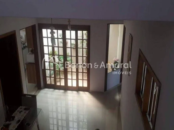 Foto do imóvel Casa em condomínio com 217 m² e 3 quartos em Rua Doutor Jorge Antonio José, 50 - Residencial Terras do Barão, Campinas - SP
