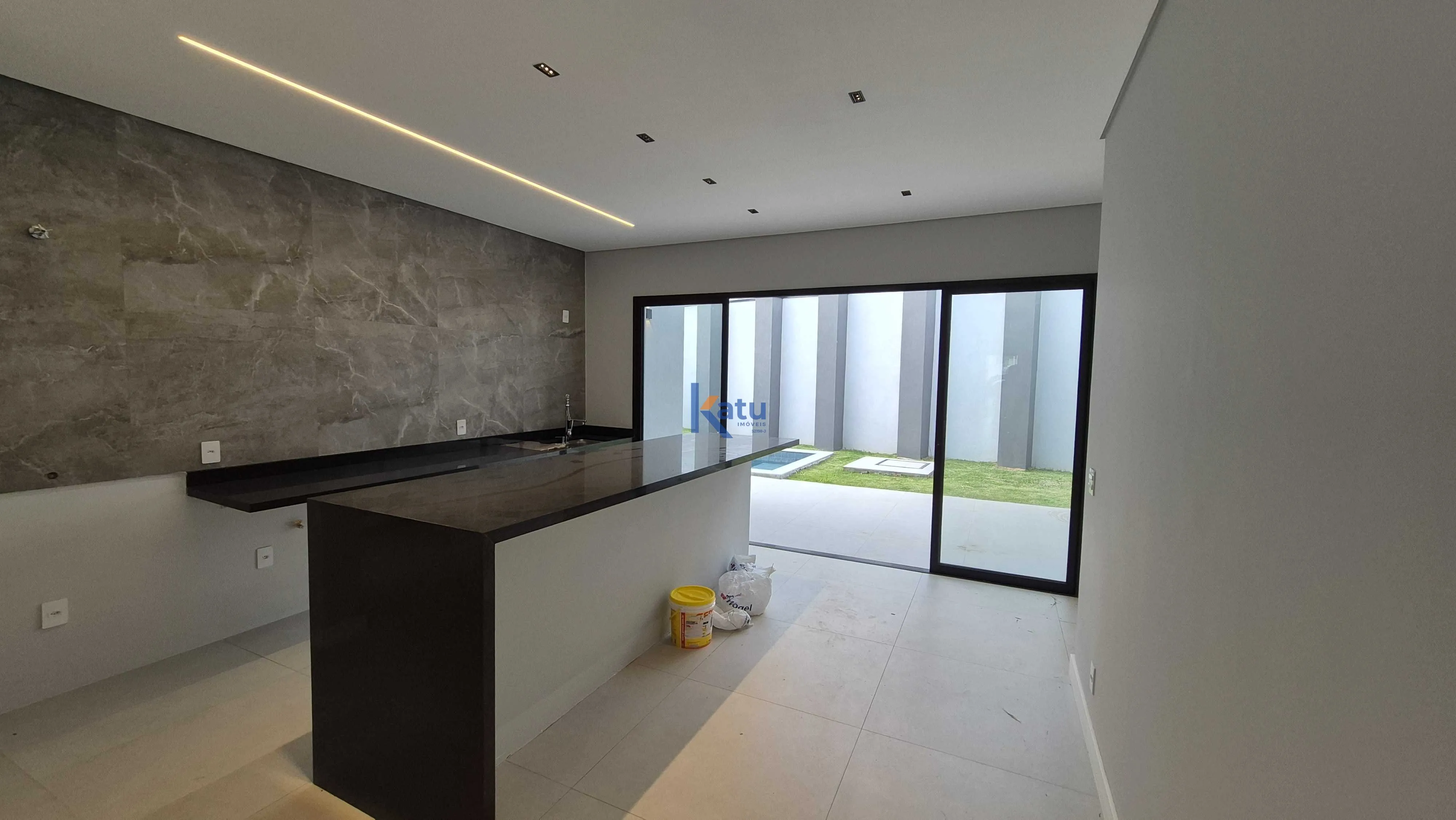 Imagem Linda casa moderna à venda no desejado condomínio Ibi Aram II, localizado em Itupeva. O imóvel po...
