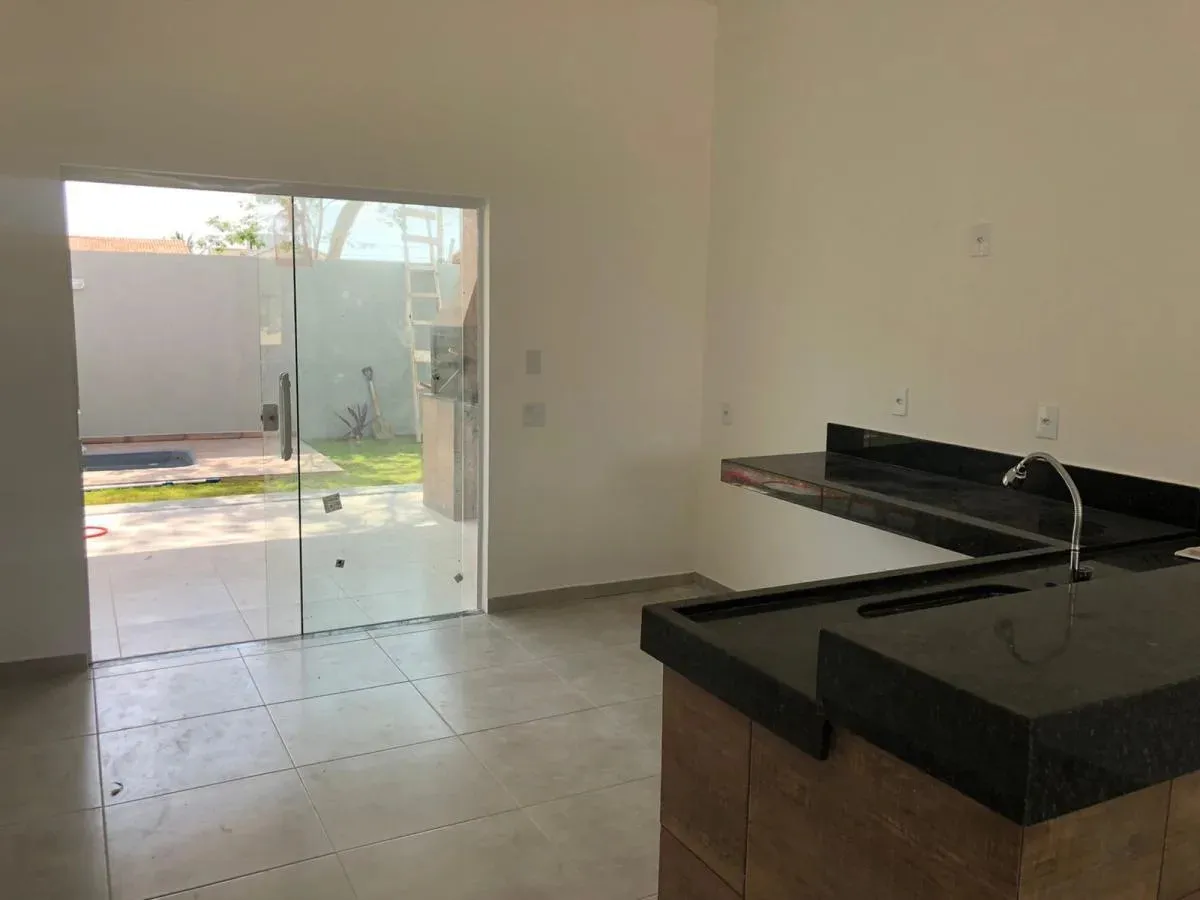 Imagem Casa em Condomínio para Venda em Cabo Frio / RJ no bairro Peró