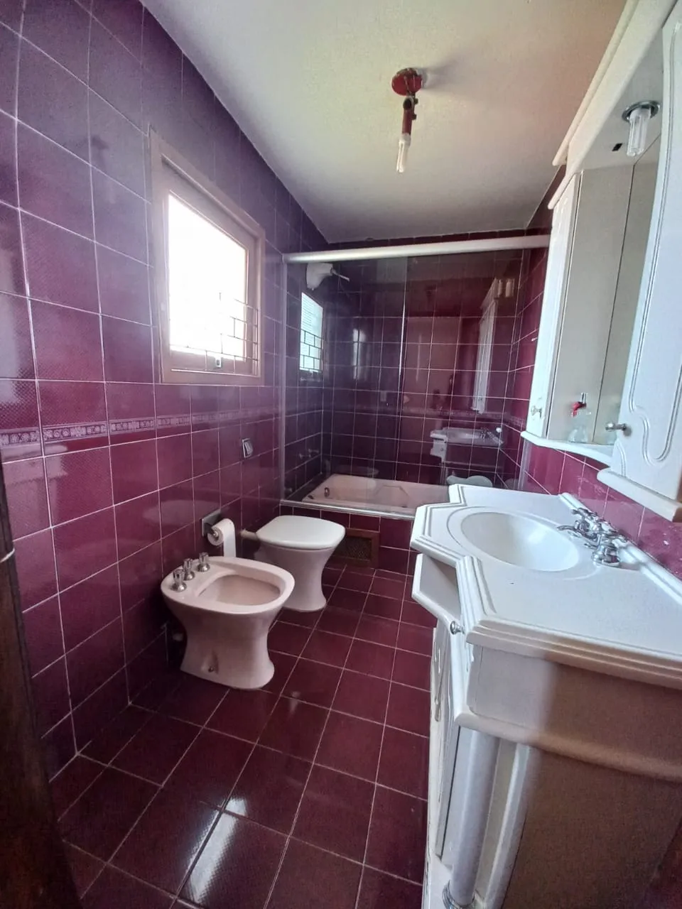 Imagem Casa à venda em Viamão, Centro - 363.6m² - Piscina, Churrasqueira, Closet, Lareira...