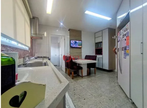 Imagem Apartamento com 152 metros quadrados cozinha, 3 salas com 1 lavabo, 3 quartos com suítes, varanda, closet, 3 vagas de garagem