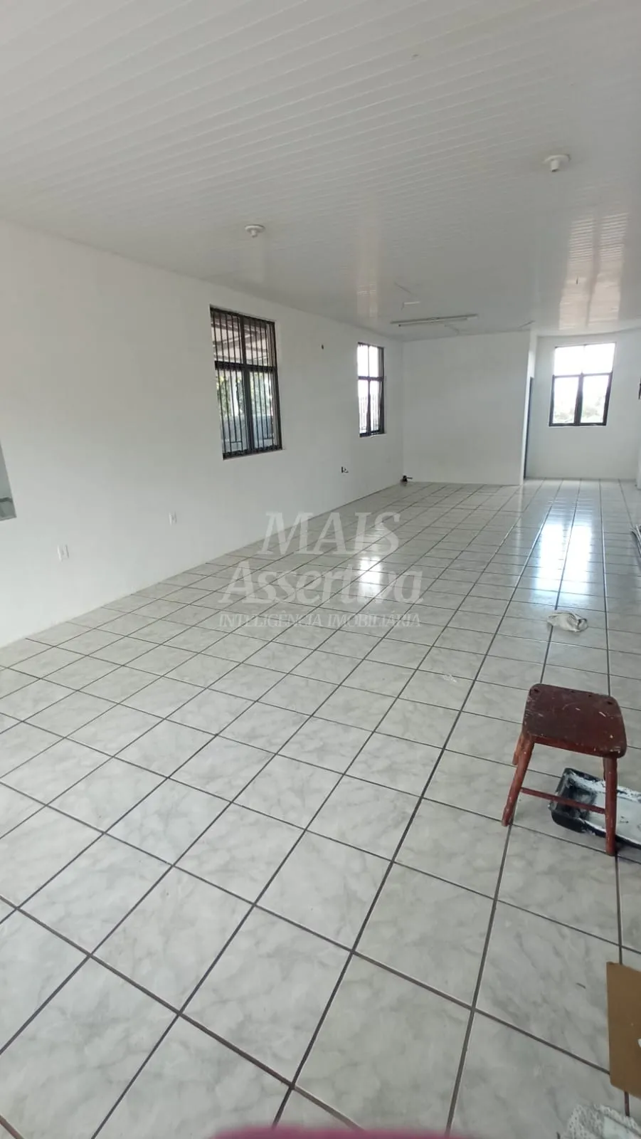 Imagem Sala comercial, térrea na Av. Coronel Travassos para locação