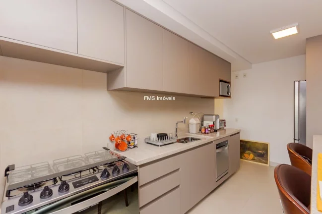 Imagem Imperdível apartamento de alto padrão com 3 suítes e 2 vagas na Vila Mariana - São Paulo-SP