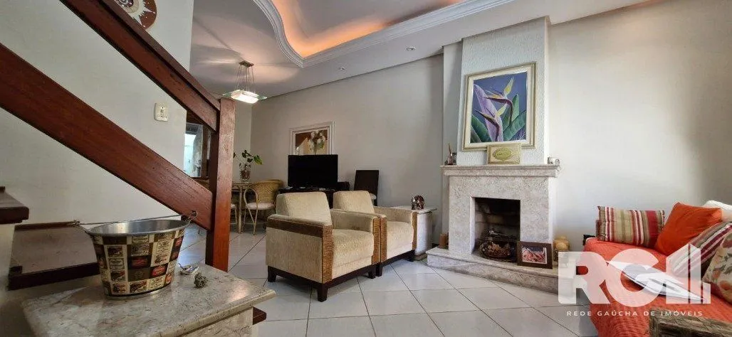 Imagem Sobrado com três dormitórios no Condoínio Residência Jardim Verde Ipanema.