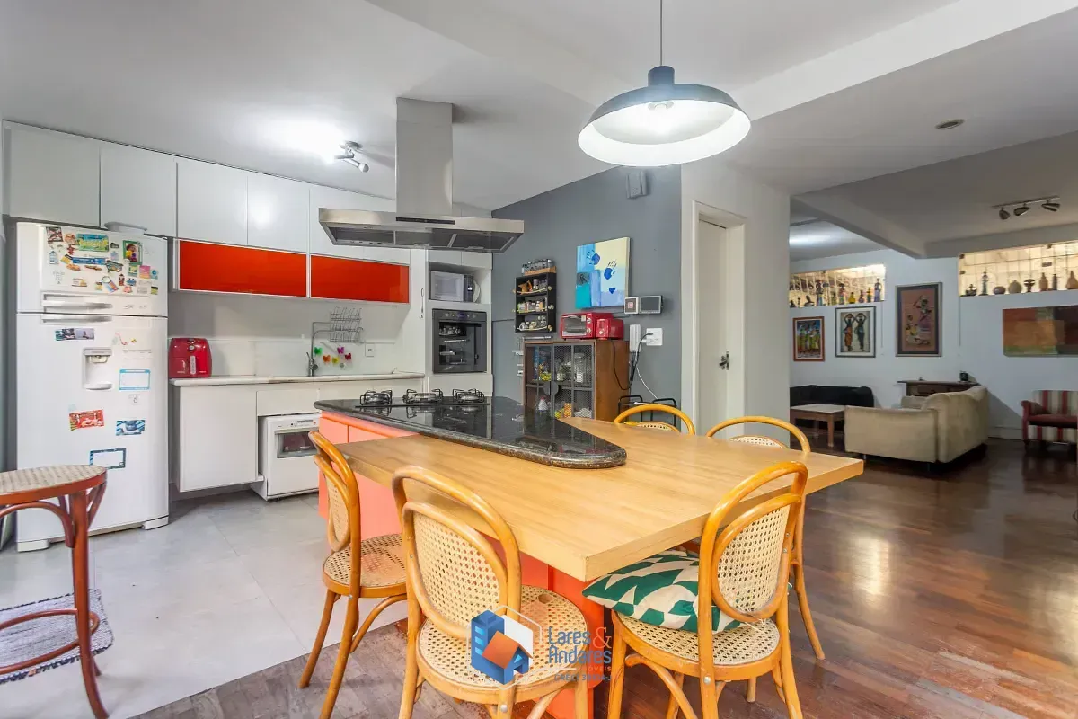 Imagem Sobrado para venda em Campo Belo com 3 quartos, sendo 1 suíte, 179m²