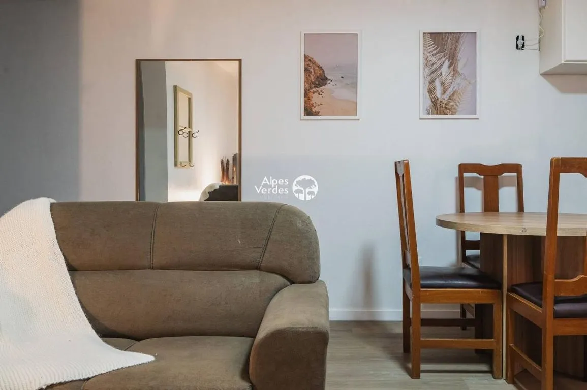 Imagem VENDE-SE APARTAMENTO MOBILIADO COM 01 QUARTO, NO CENTRO DA CIDADE DE CANELA.