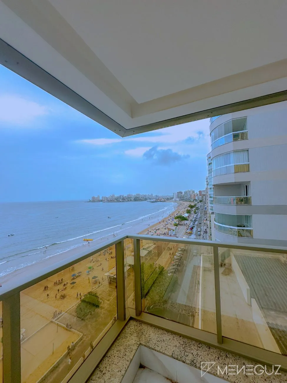 Imagem Amplo apartamento com 4 suítes de frente total para o mar da Praia do Morro em Guarapari