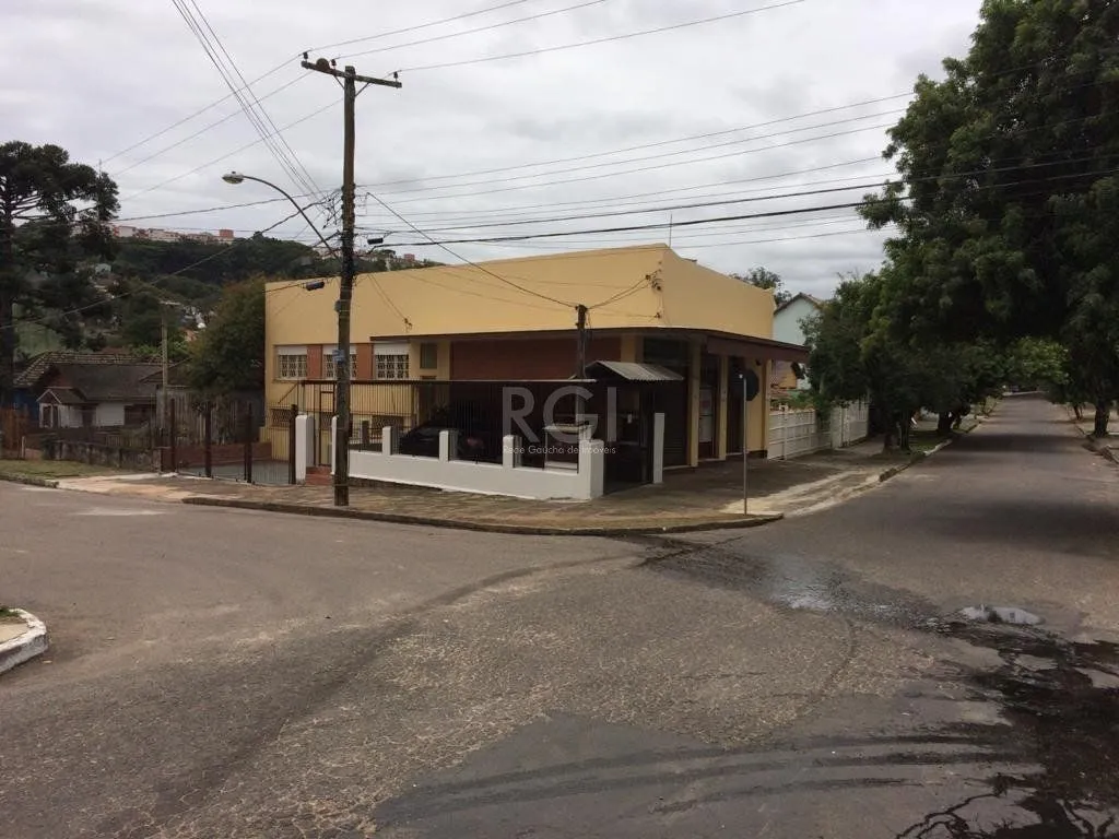 Imagem Casa para Venda - 233m², 4 dormitórios, 5 vagas - Nonoai