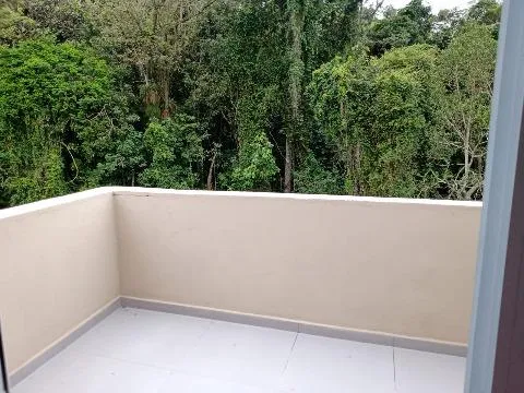 Imagem VENDA DE CASA NO CENTER VILLE, EM ARUJÁ/SP, 257m² com 3 dormitórios, suíte com varanda, sala de estar, cozinha, lavanderia e 01 vaga. CONSULTE-NOS.