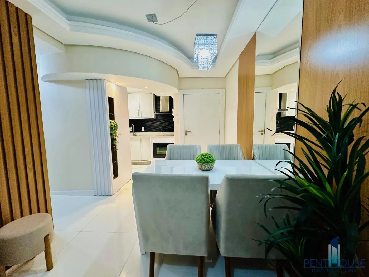 Imagem Apartamento Quadra Mar para Venda em Balneário Camboriú, CENTRO, 2 dormitórios, 1 banheiro, 1 vaga