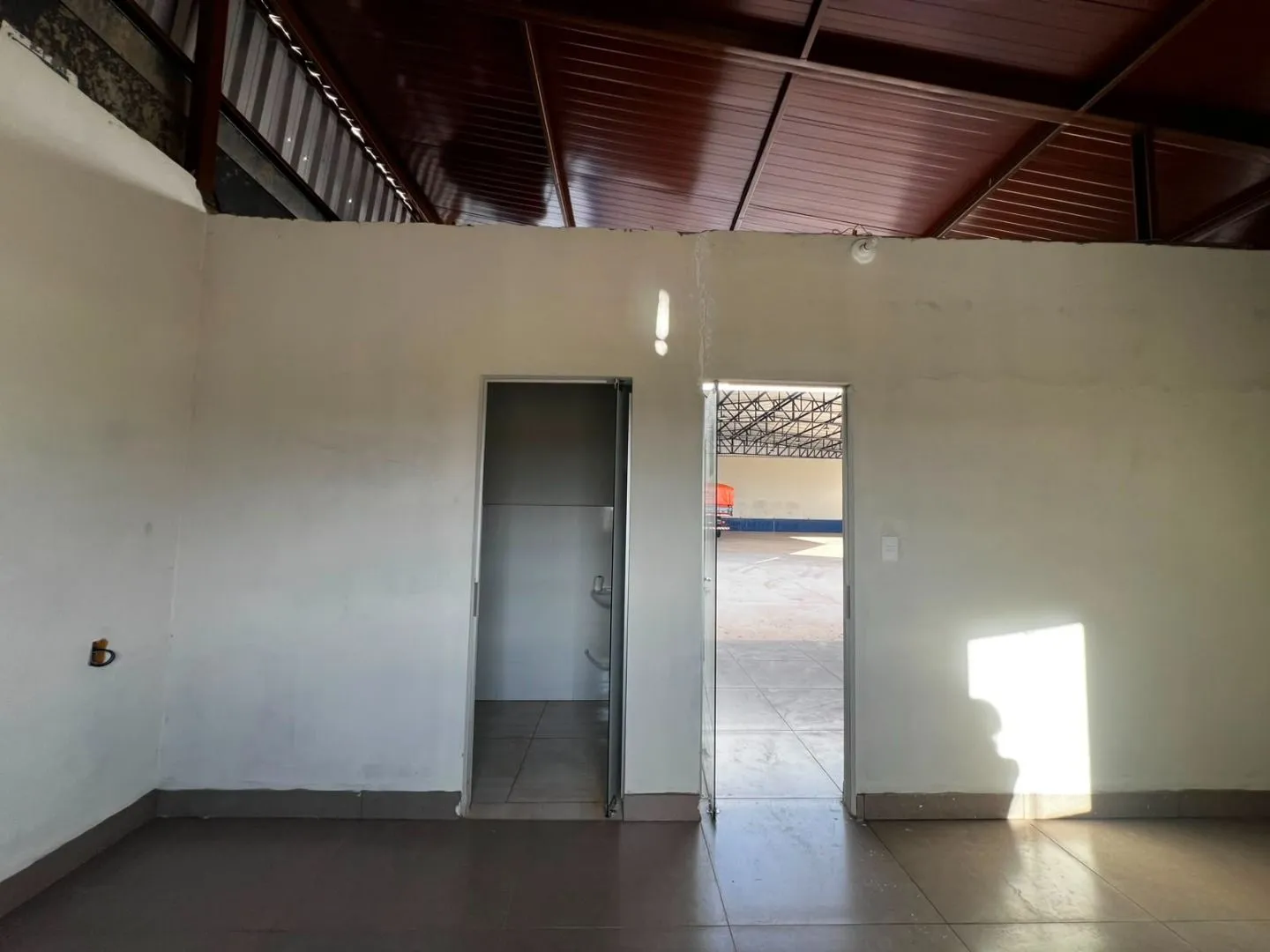 Imagem Galpão para alugar, 768 m² por R$ 6.500,00/mês - Planalto - Patos de Minas/MG