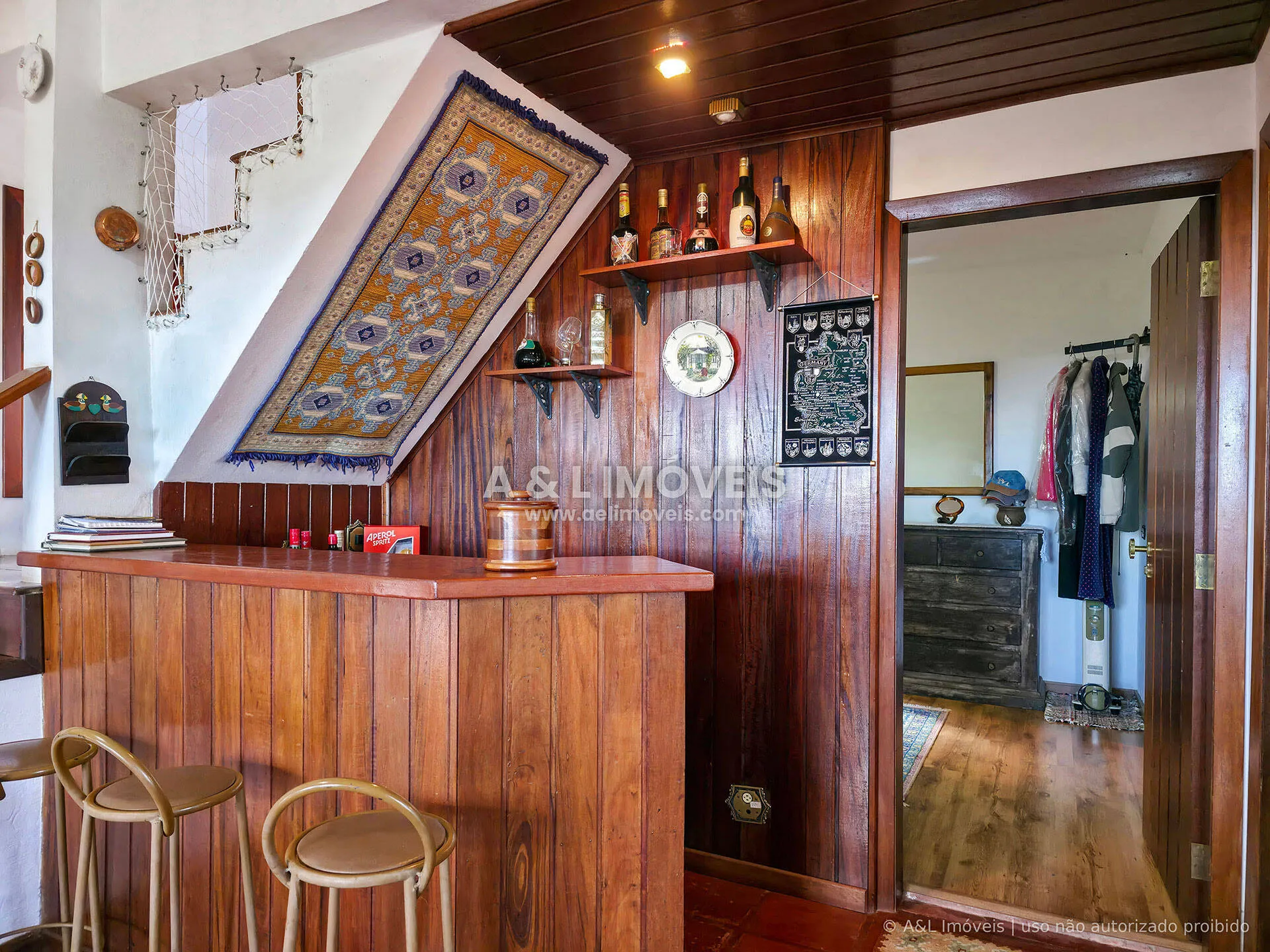 Imagem Casa Alpina em Campos do Jordão | Vila Natal, 278 m², Lareira e Vista
