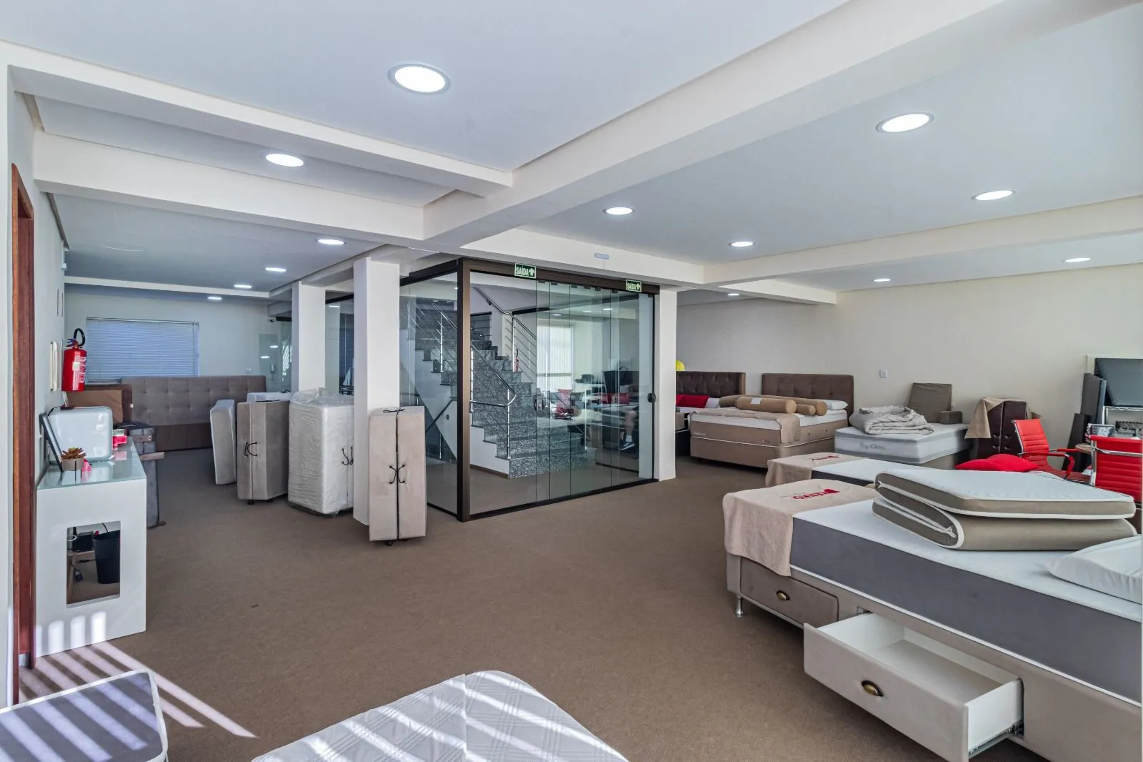 Imagem Oportunidade Única! Prédio Comercial em Localização Privilegiada em Porto Alegre