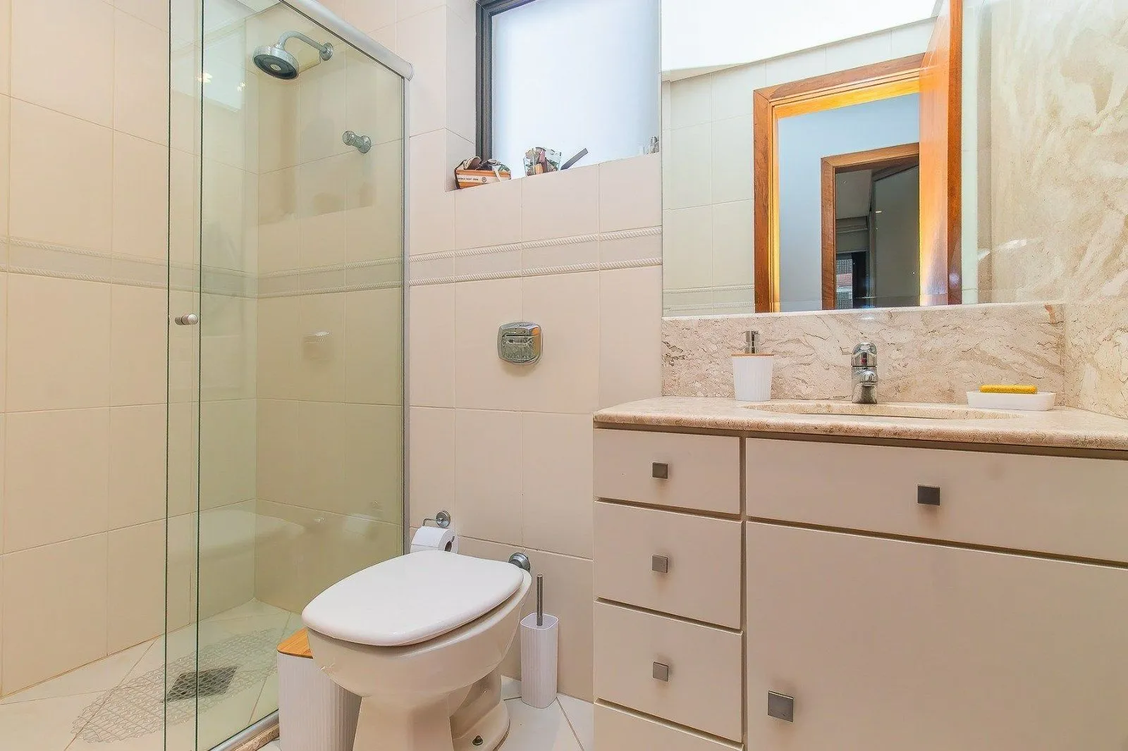 Imagem Apartamento Reformado e Mobiliado com 101m² e 2 Vagas no Coração do Rio Branco