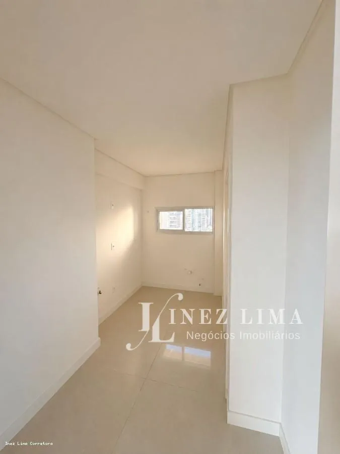 Imagem Apartamento 3 dormitórios para Venda em Itapema, Meia Praia, 4 dormitórios, 4 suítes, 5 banheiros, 3 vagas