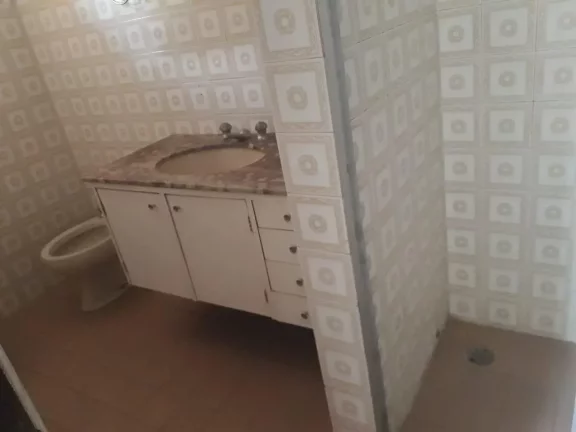 Imagem Apartamento amplo, muito bem localizado no Centro com excelente estrutura, com 3 dormitórios, todos...