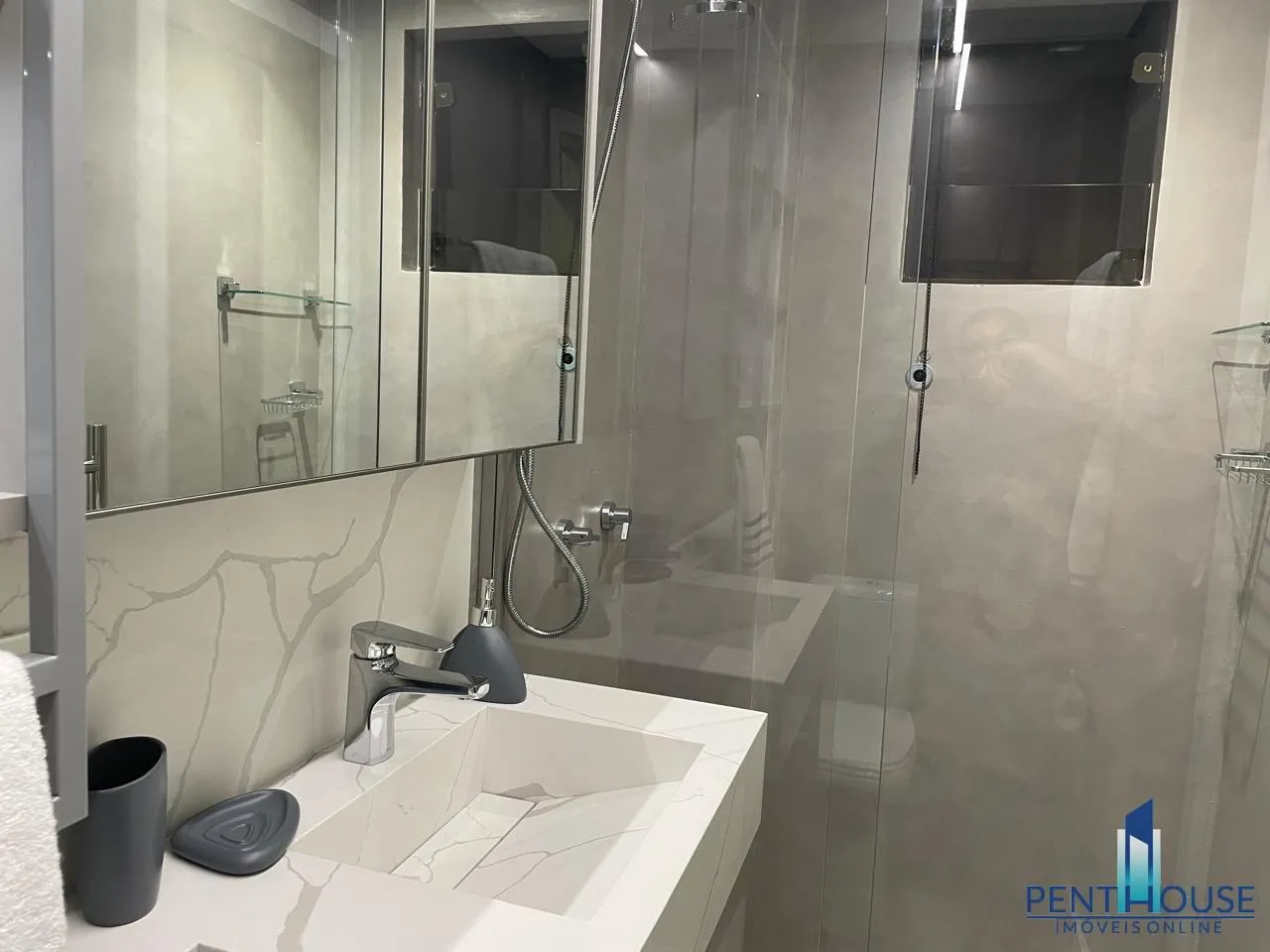 Imagem Apartamento Quadra Mar para Venda em Balneário Camboriú, CENTRO, 2 dormitórios, 1 suíte, 2 banheiros, 1 vaga