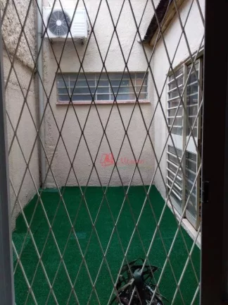 Imagem Na Cidade Baixa, térreo, 3 dormitórios, pátios e 3 vagas.