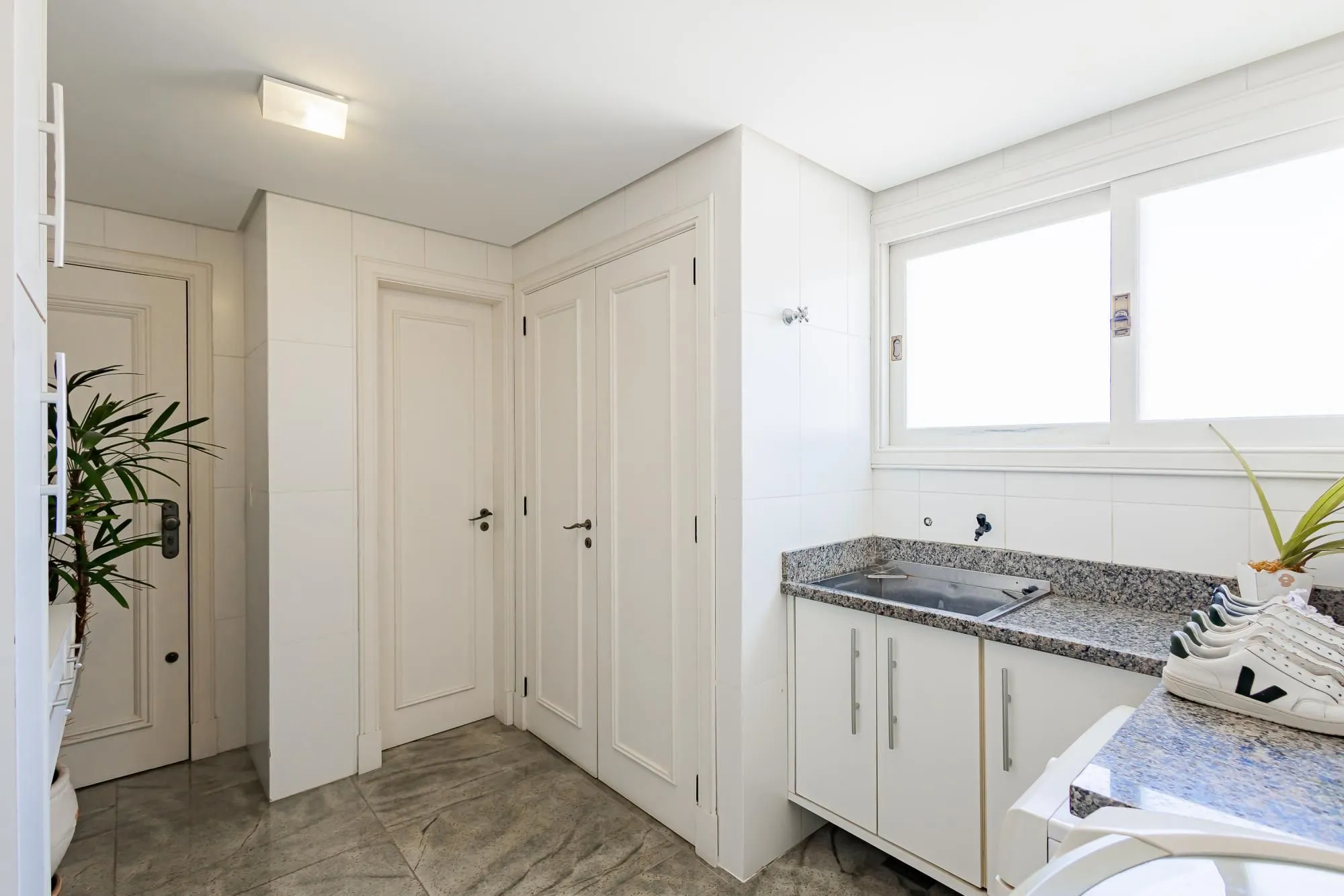 Imagem Espetacular apartamento 3 suítes 3 vagas com infra completa no Moinhos de Vento