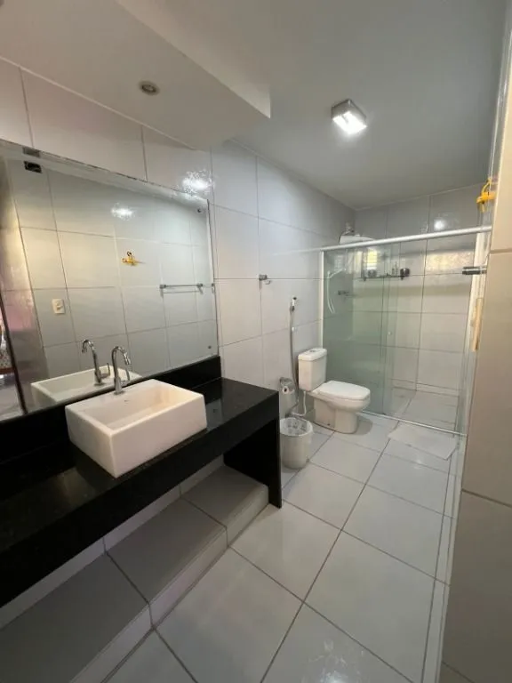 Imagem Casa duplex ampla no Bairro dos Estados, com 7 quartos, 4 suítes, varandas, terraço e excelente localização em João Pessoa.