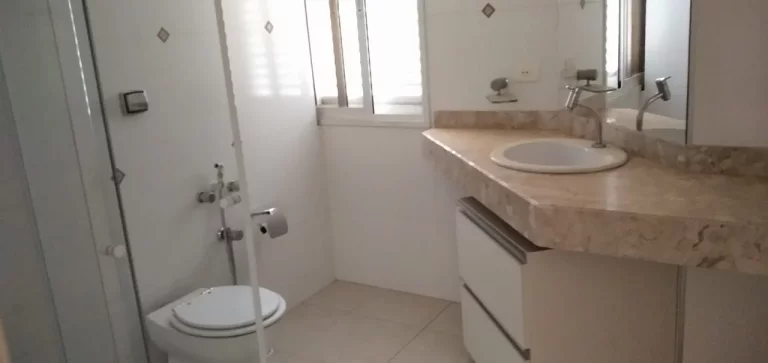 Imagem Excelente apartamento no centro da cidade, com ampla varanda e vista privilegiada, com sala 03 ambie...