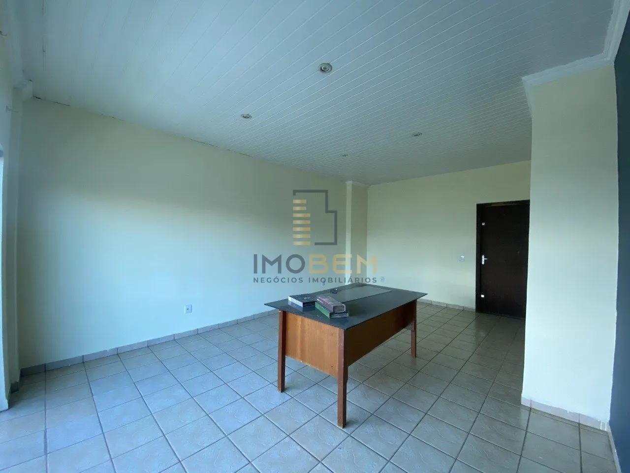 Imagem Excelente espaço de coworking disponível para alugar no Setor Comercial de Sinop. 

Com uma área ...