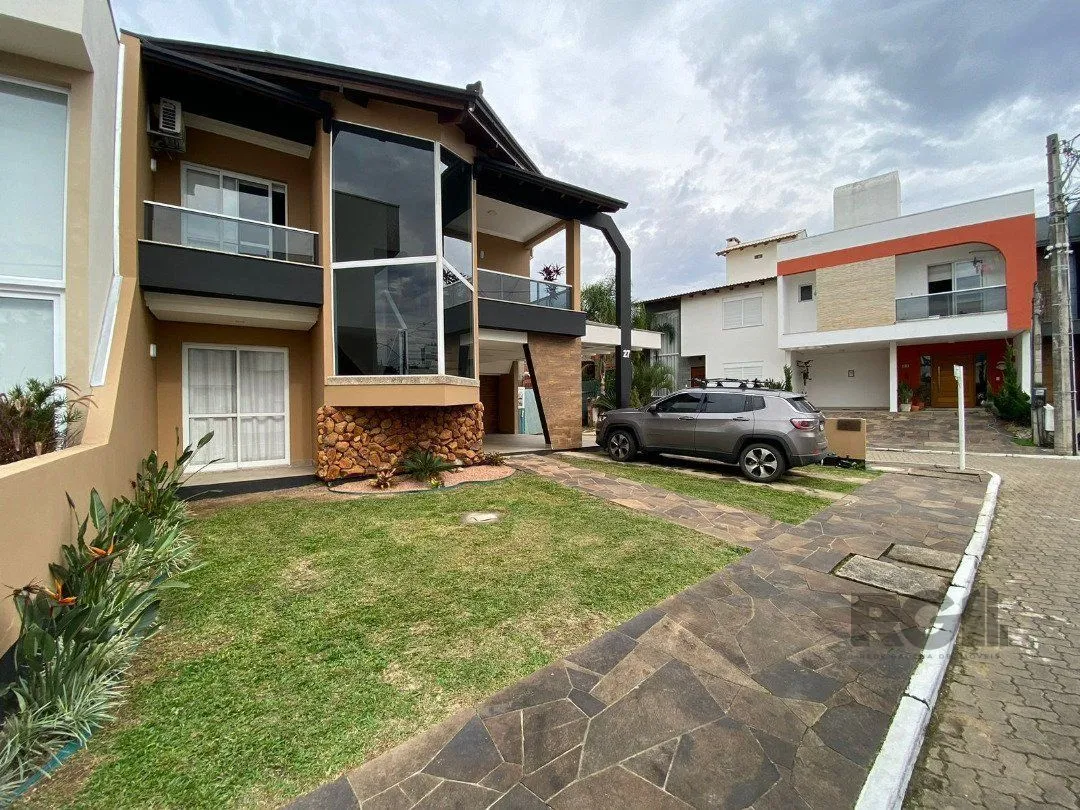 Imagem Casa em condominio com excelente padrão construtivo, possui 3 dormitórios, sendo 1 suíte máster com closet e sacada