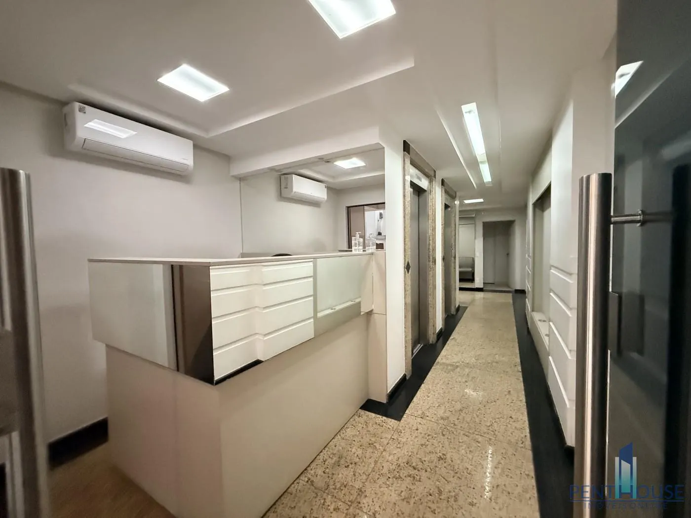 Imagem Apartamento Zona Central para Venda em Balneário Camboriú, CENTRO, 2 dormitórios, 1 banheiro, 1 vaga