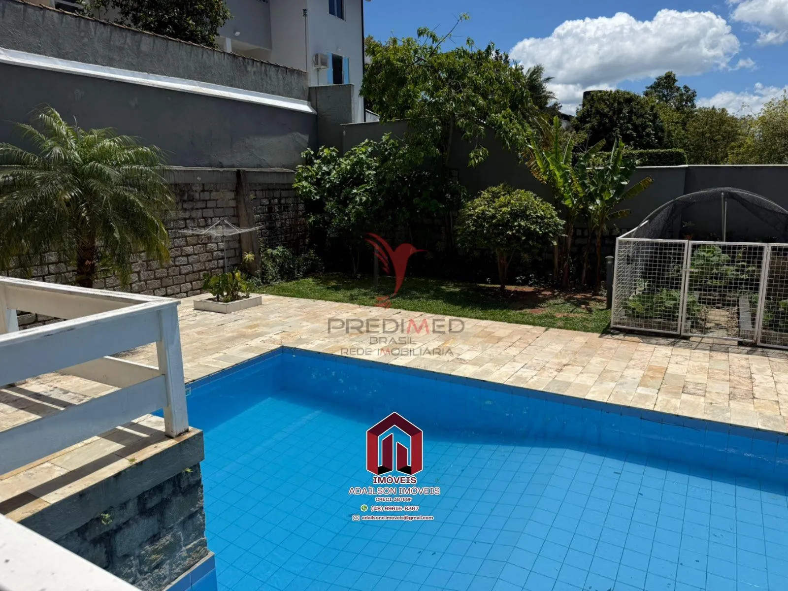 Imagem Linda Casa em Florianópolis, SC Brasil -Bairro Trindade com 4 dormitórios, sendo 2 suítes