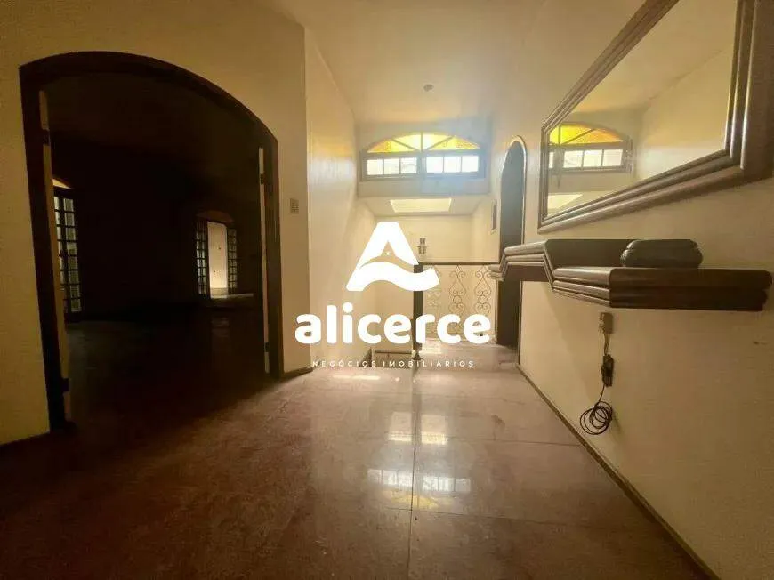Imagem Casa com 4 Quartos e 3 banheiros à venda, 320m² no bairro Balneário em Florianópolis