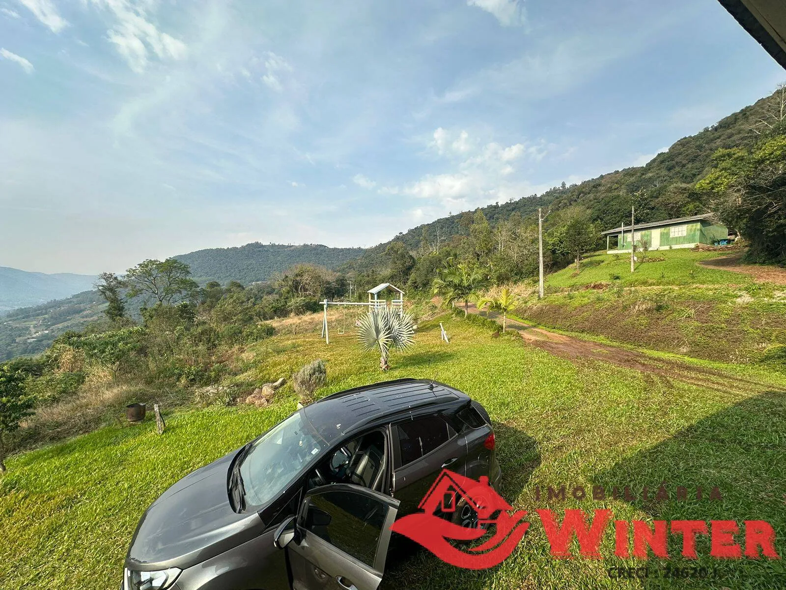 Imagem Chácara com 10.258 m2 com casa.
