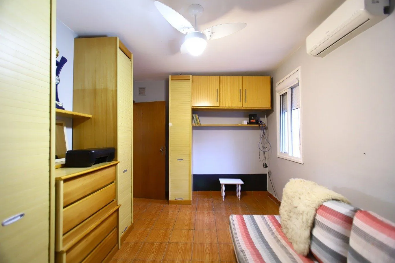 Imagem Casa com Edícula nos fundos, total de 5 dormitórios no Bairro gloria.