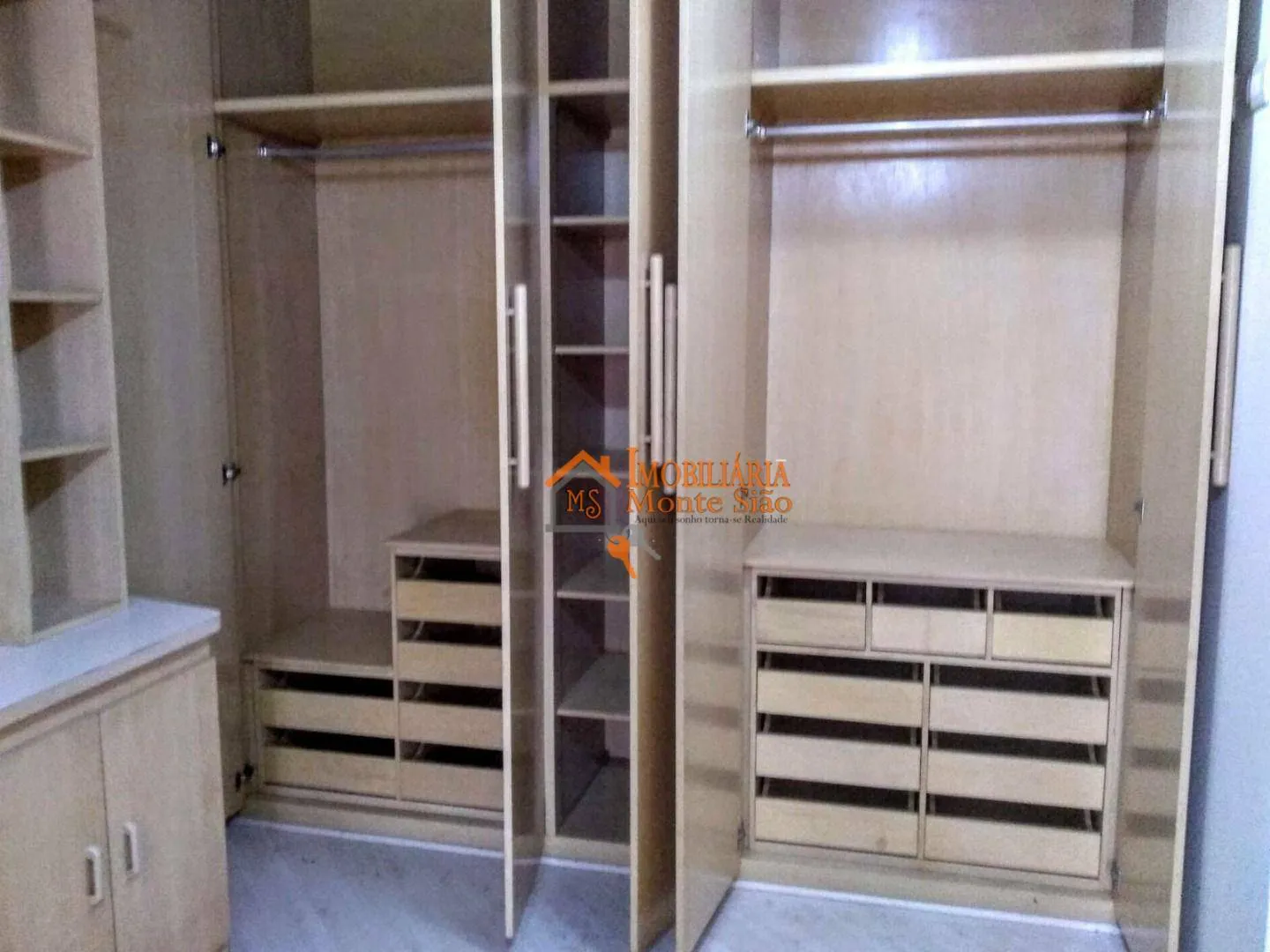 Imagem Sobrado com 4 dormitórios à venda, 500 m² por R$ 2.500.000,00 - Arujazinho II - Arujá/SP