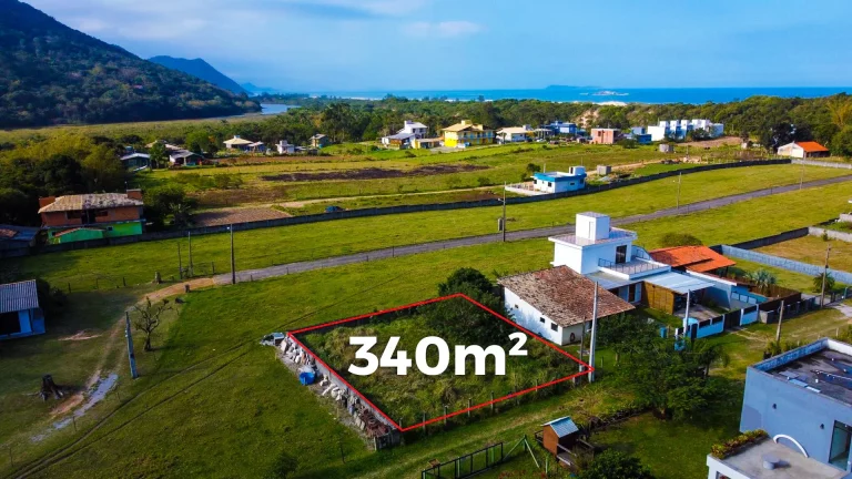 Foto do imóvel Terreno 340m² plano em Areias do Macacu, Garopaba. Vista montanhas. Escritura.
