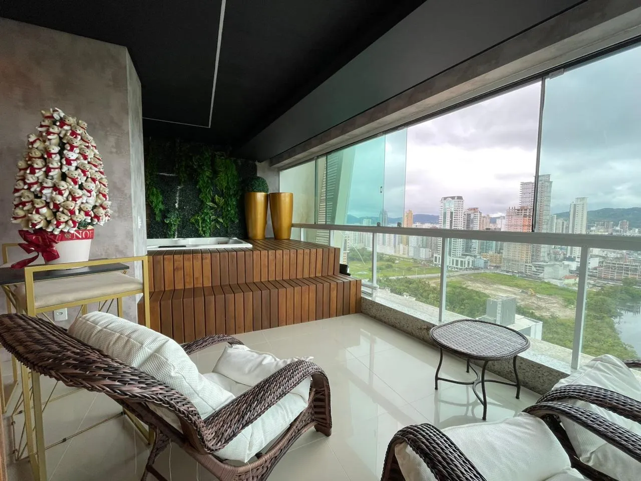 Imagem Apartamento com vista para o mar à venda com 270m2 por R$ 4.990.000,00