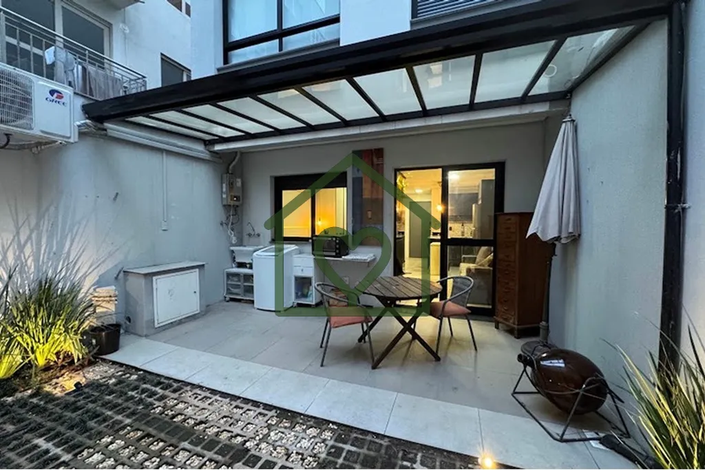 Imagem Descubra o encanto de viver em Menino Deus, Porto Alegre, com este apartamento Garden à venda por u...