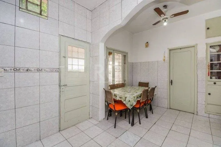 Imagem Casa para Venda - 290m², 3 dormitórios, 4 vagas - Santo Antonio