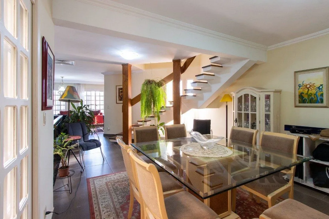 Imagem Casa para Venda - 254m², 4 dormitórios, sendo 3 suites, 5 vagas - Espirito Santo
