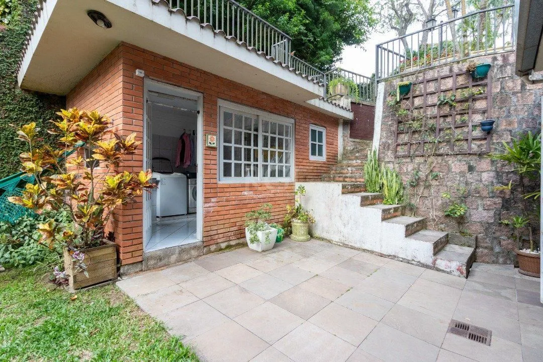 Imagem Casa para Venda - 300m², 4 dormitórios, sendo 2 suites, 4 vagas - Vila Assunção