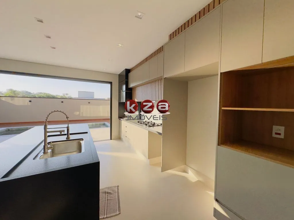 Imagem Imóvel de alto padrão em condomínio fechado: casa com 3 suítes e 2 vagas na melhor localização de Valinhos-SP, Condomínio Villa do Sol.